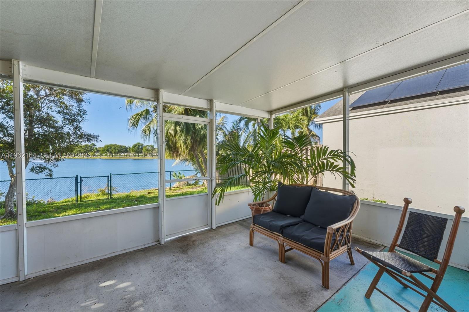 HAMPTON LAKES - Residential