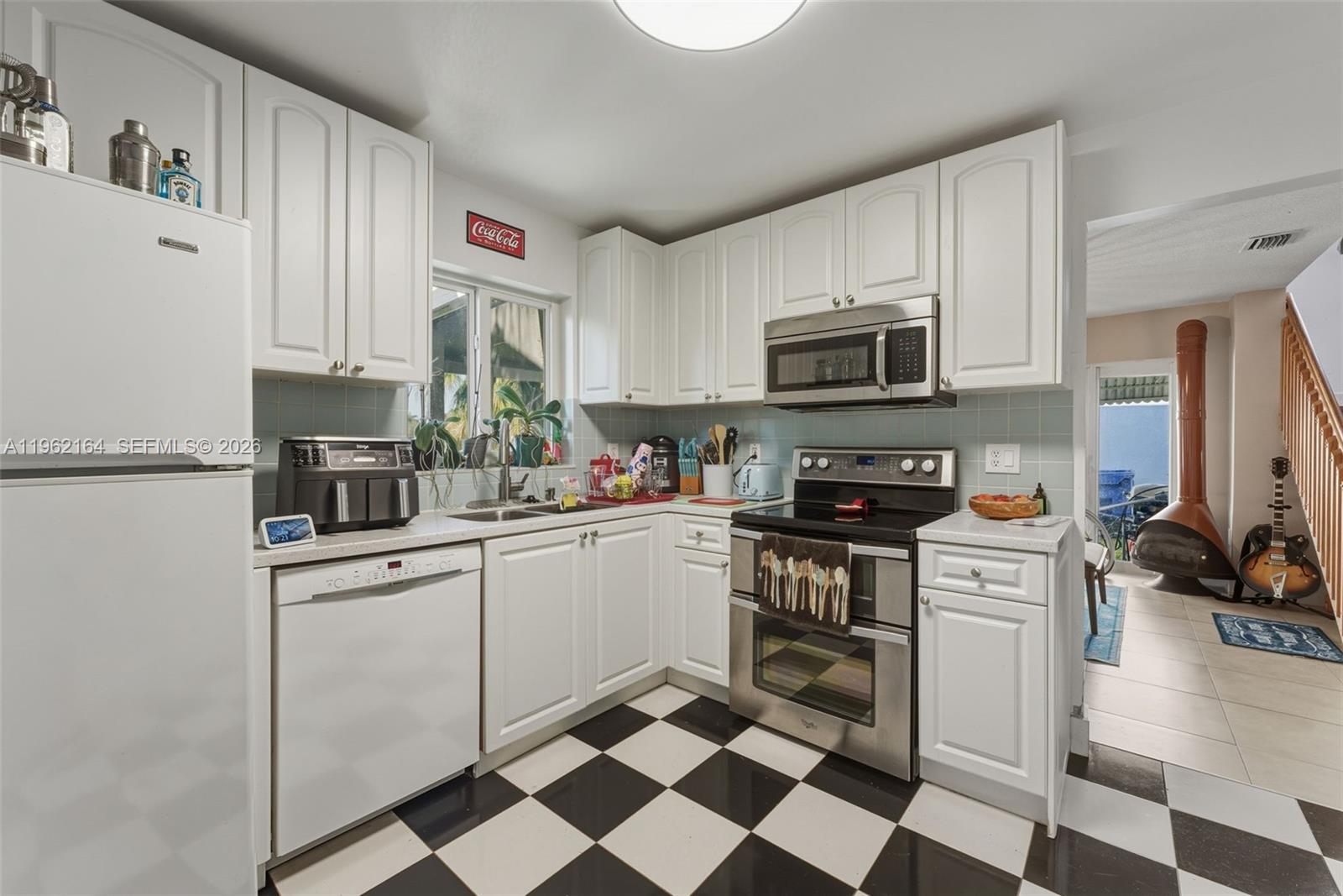 HAMPTON LAKES - Residential