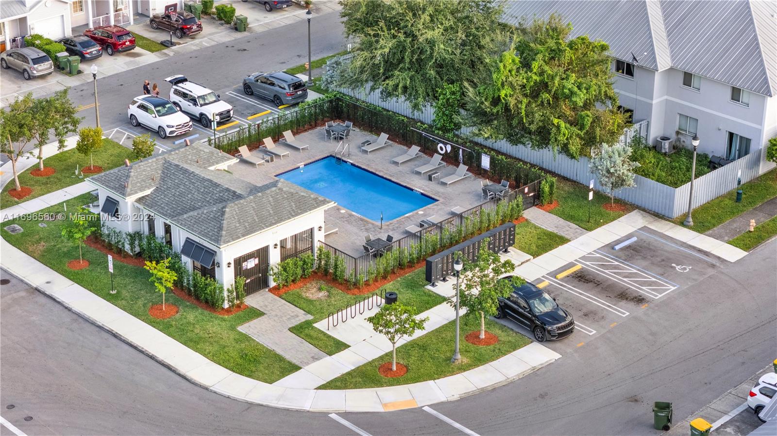 HAMILTON PLACE - Residential