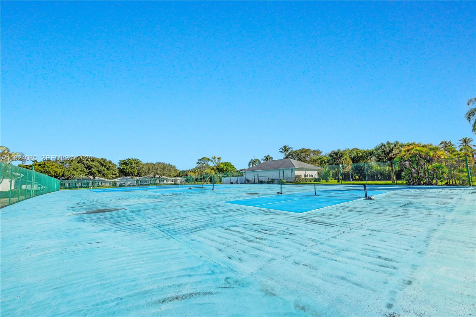 LIMETREE CONDO - Residential