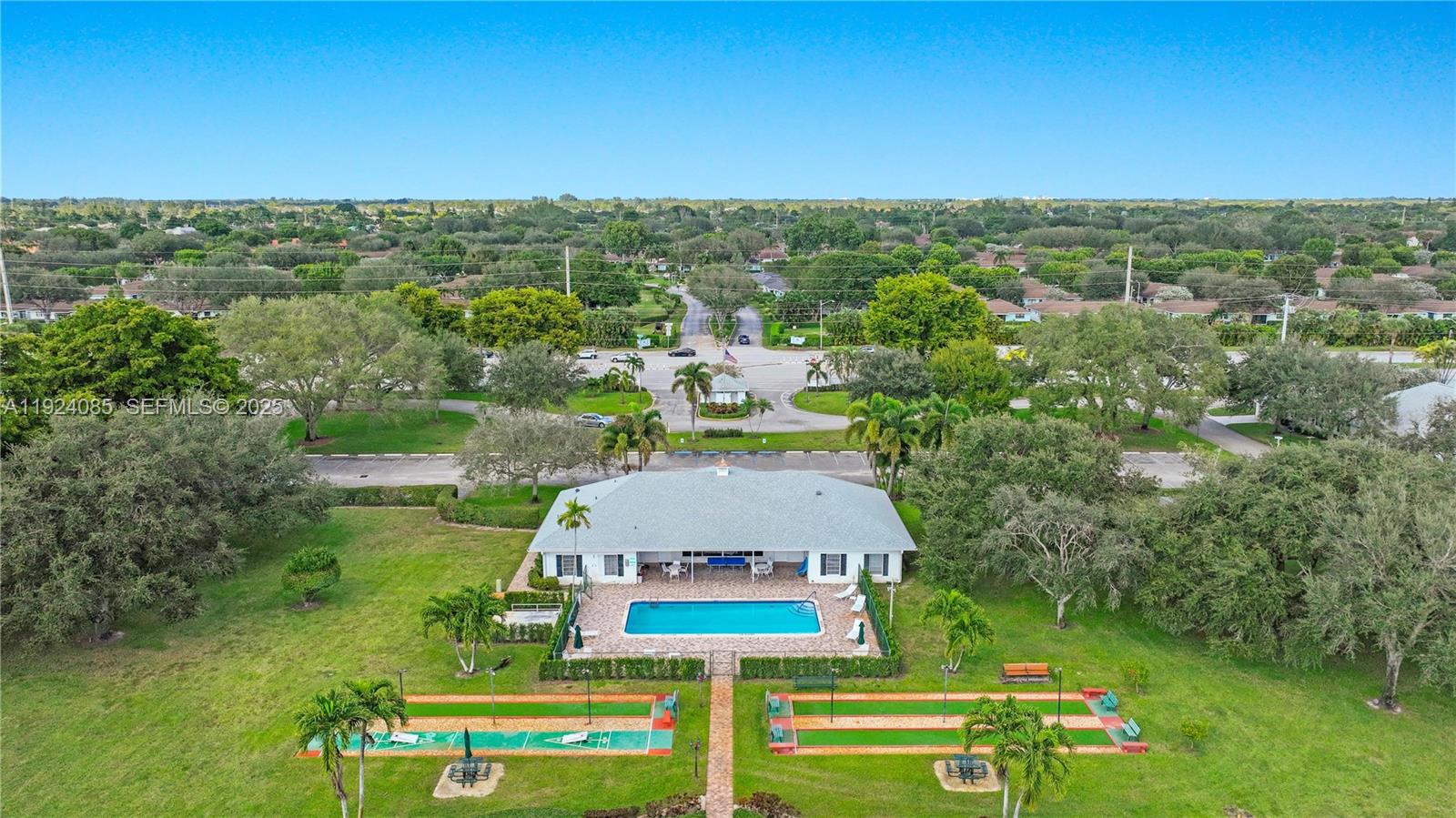 LIMETREE CONDO - Residential