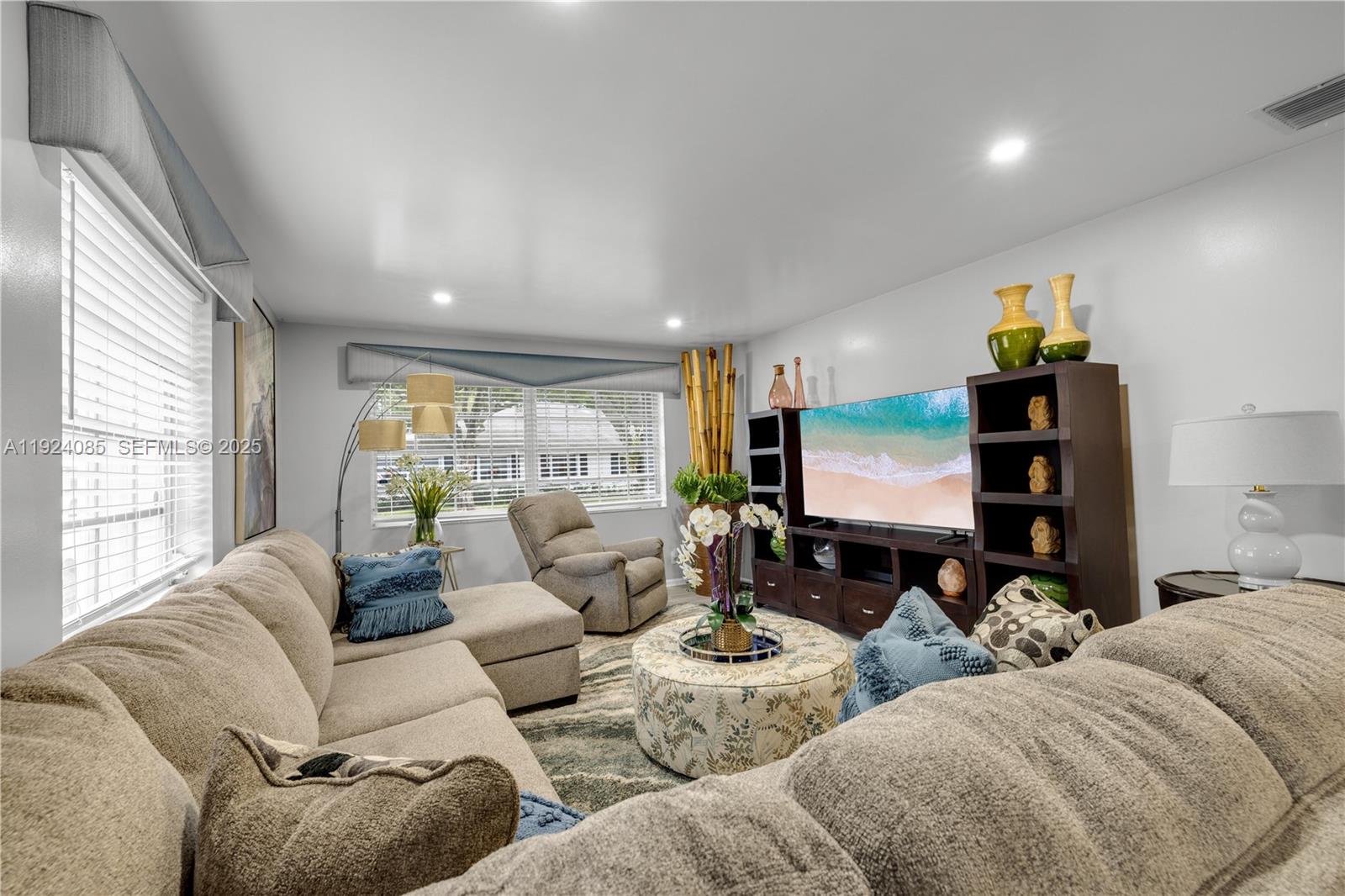 LIMETREE CONDO - Residential