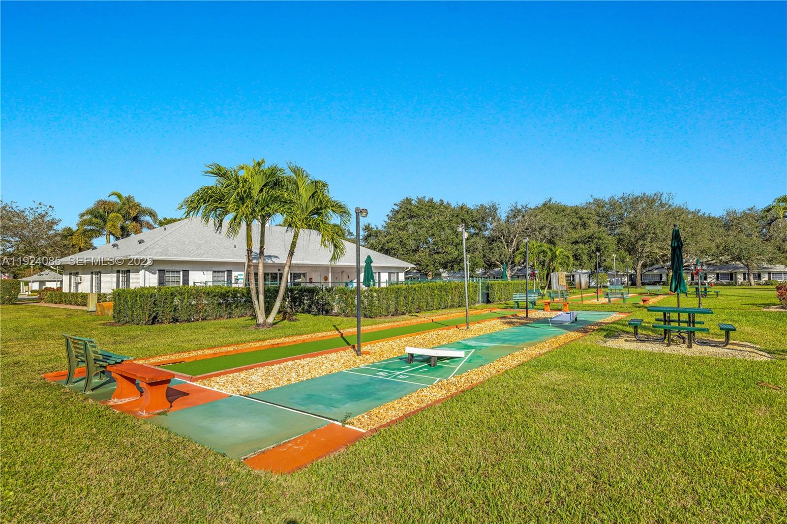 LIMETREE CONDO - Residential