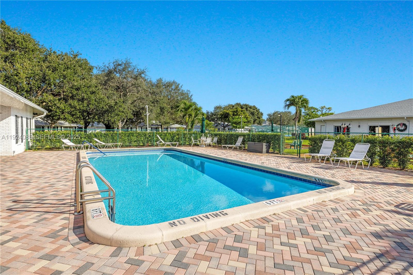 LIMETREE CONDO - Residential