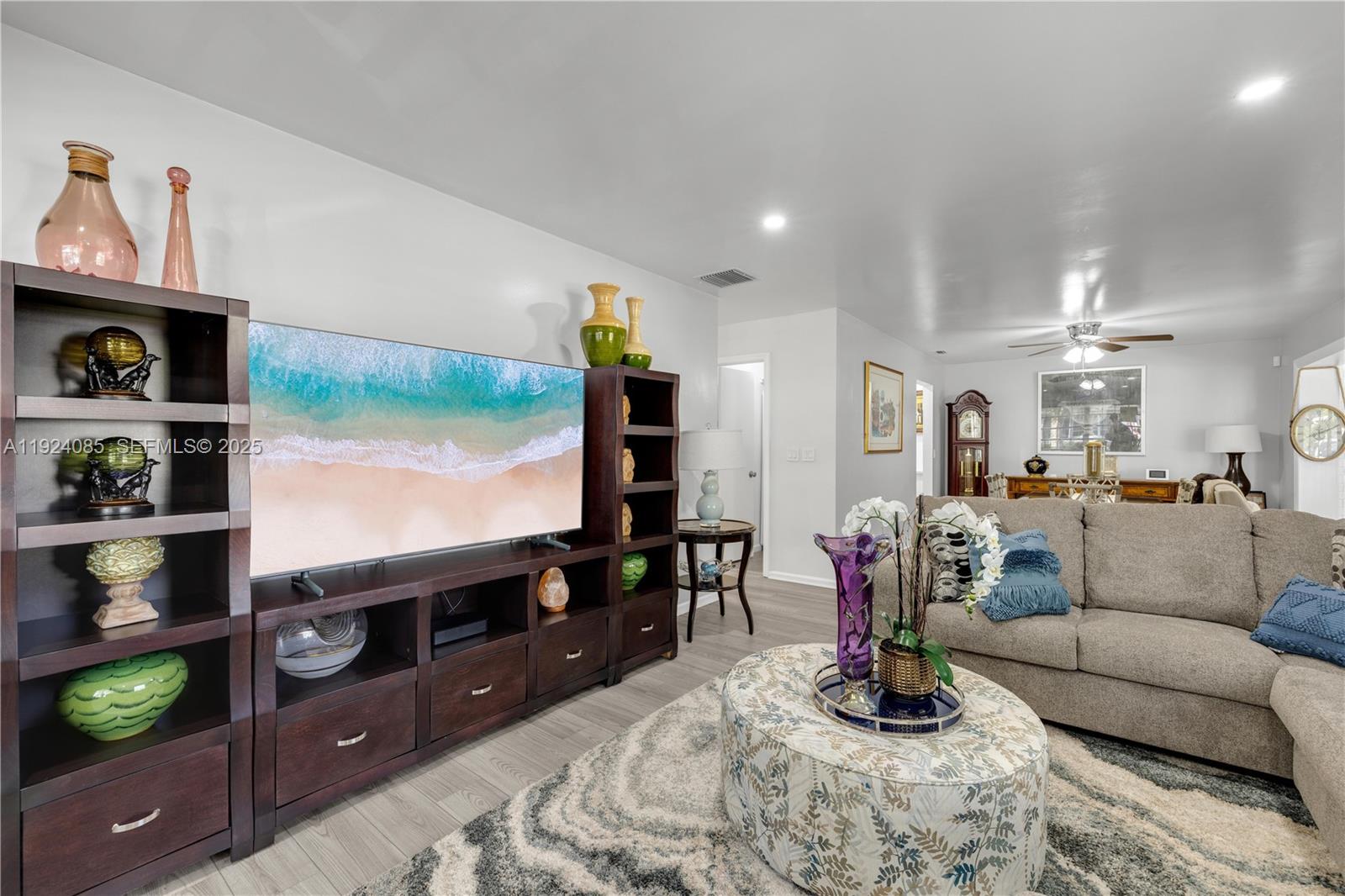 LIMETREE CONDO - Residential