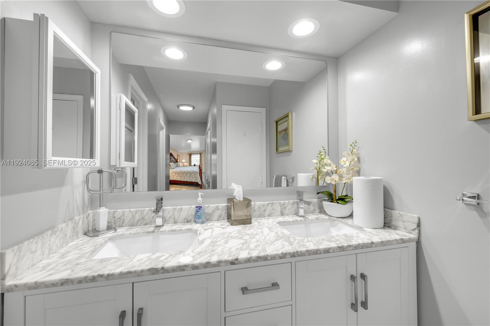 LIMETREE CONDO - Residential