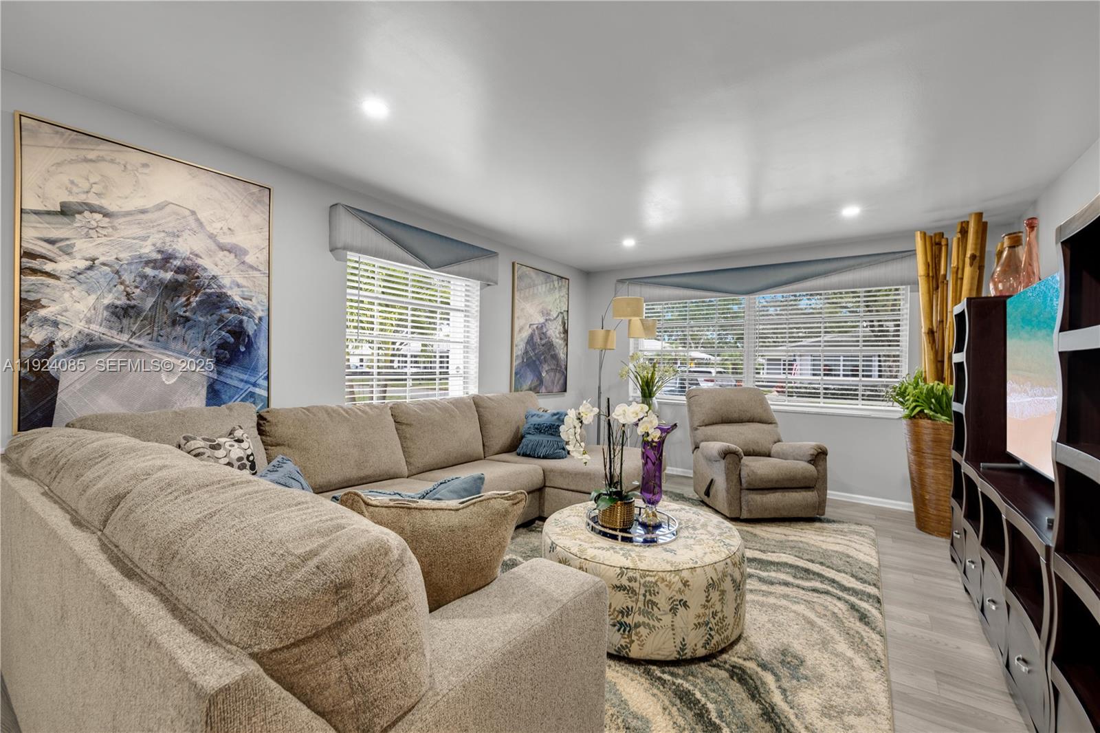 LIMETREE CONDO - Residential