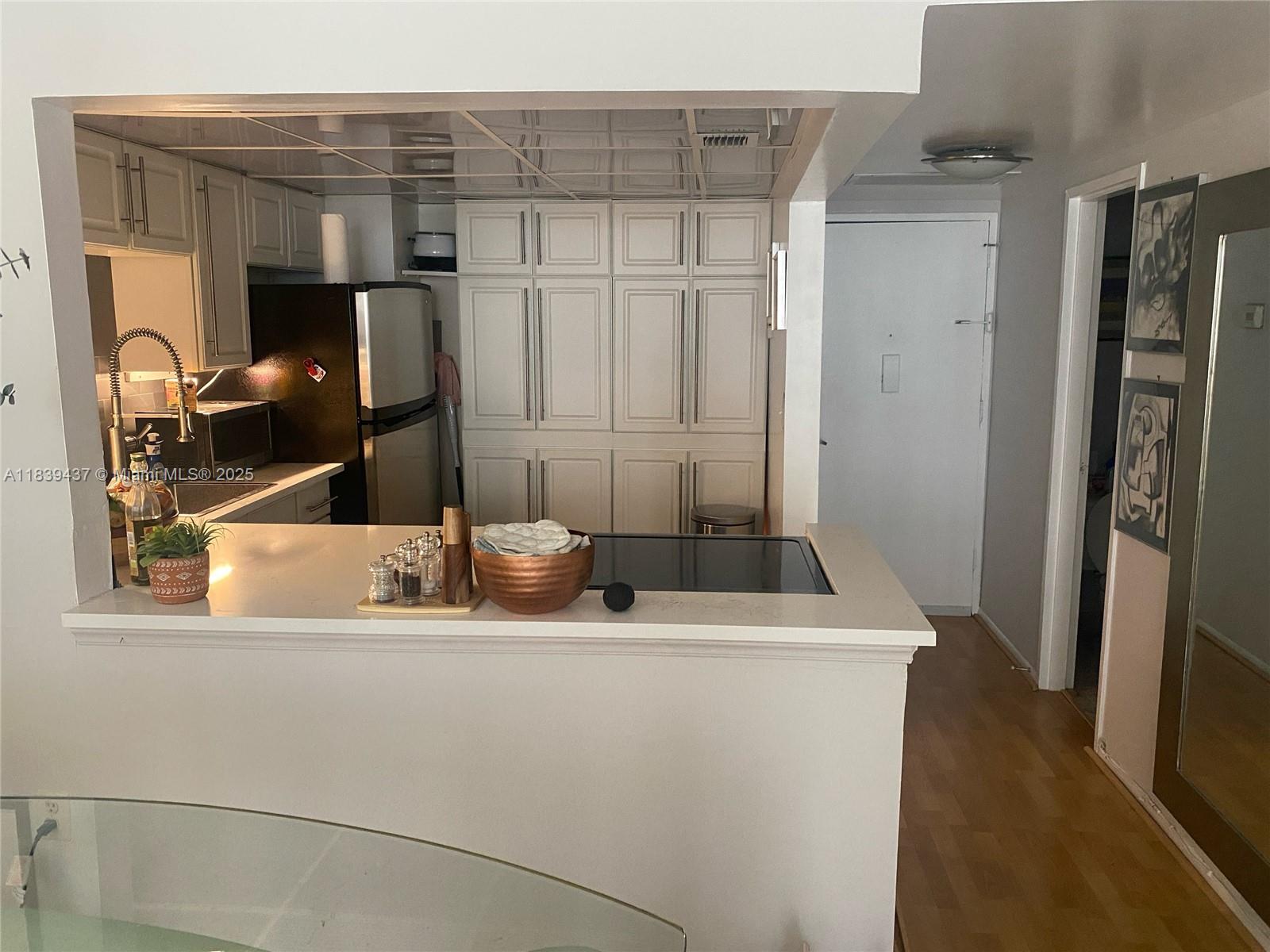 BAYVIEW TERR CONDO - Residential