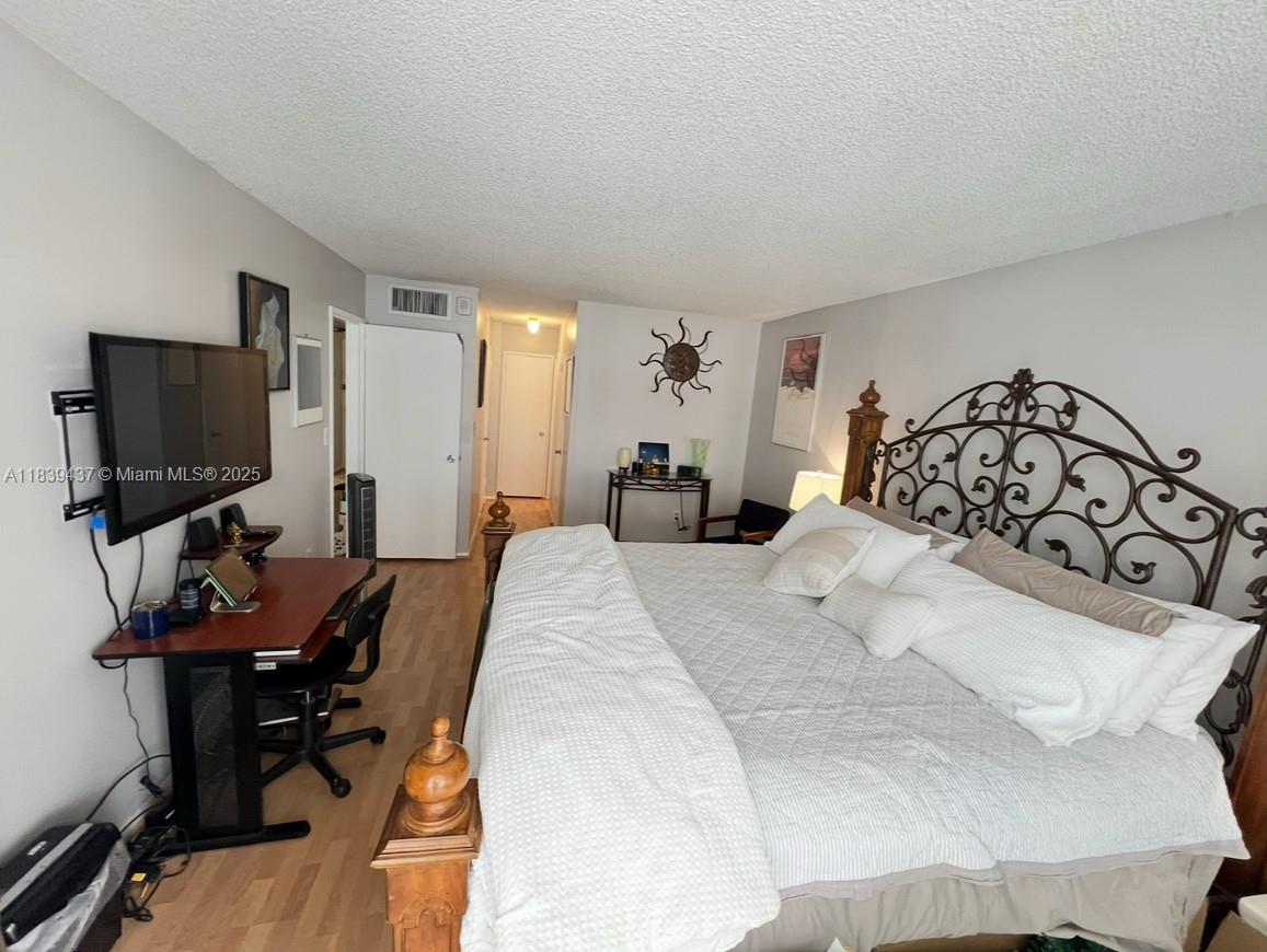 BAYVIEW TERR CONDO - Residential