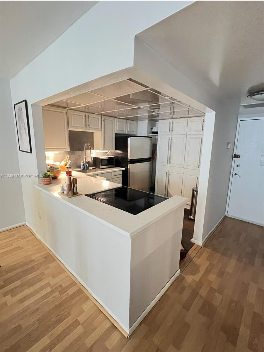 BAYVIEW TERR CONDO - Residential