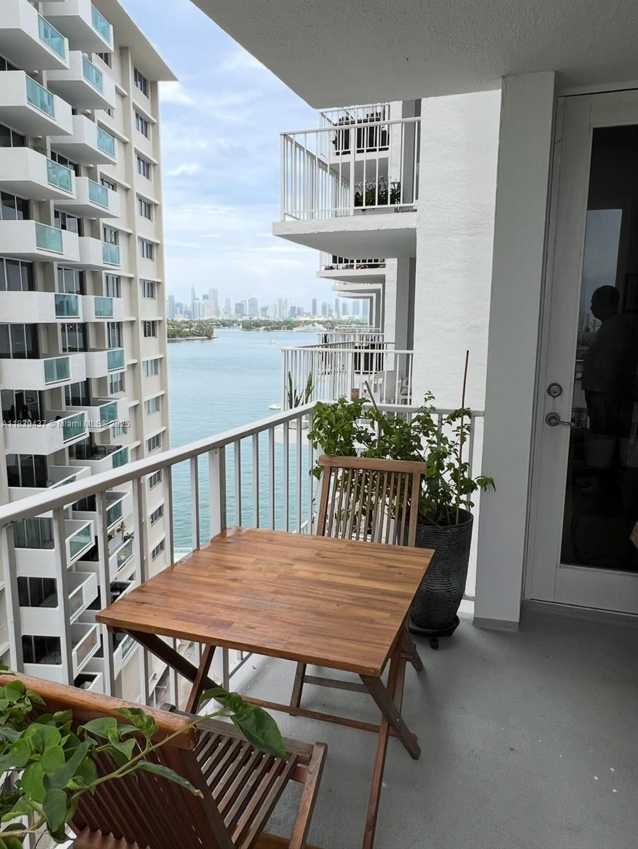 BAYVIEW TERR CONDO - Residential
