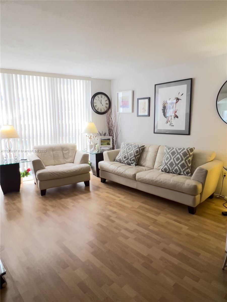 BAYVIEW TERR CONDO - Residential