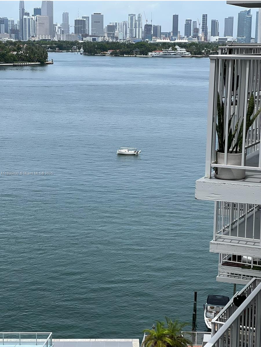 BAYVIEW TERR CONDO - Residential