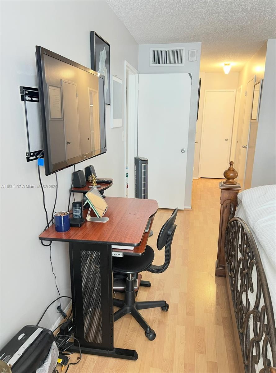 BAYVIEW TERR CONDO - Residential