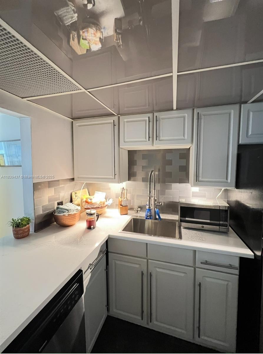 BAYVIEW TERR CONDO - Residential