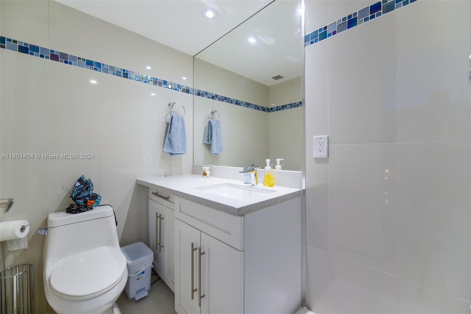 HEMISPHERES CONDO - Residential Lease