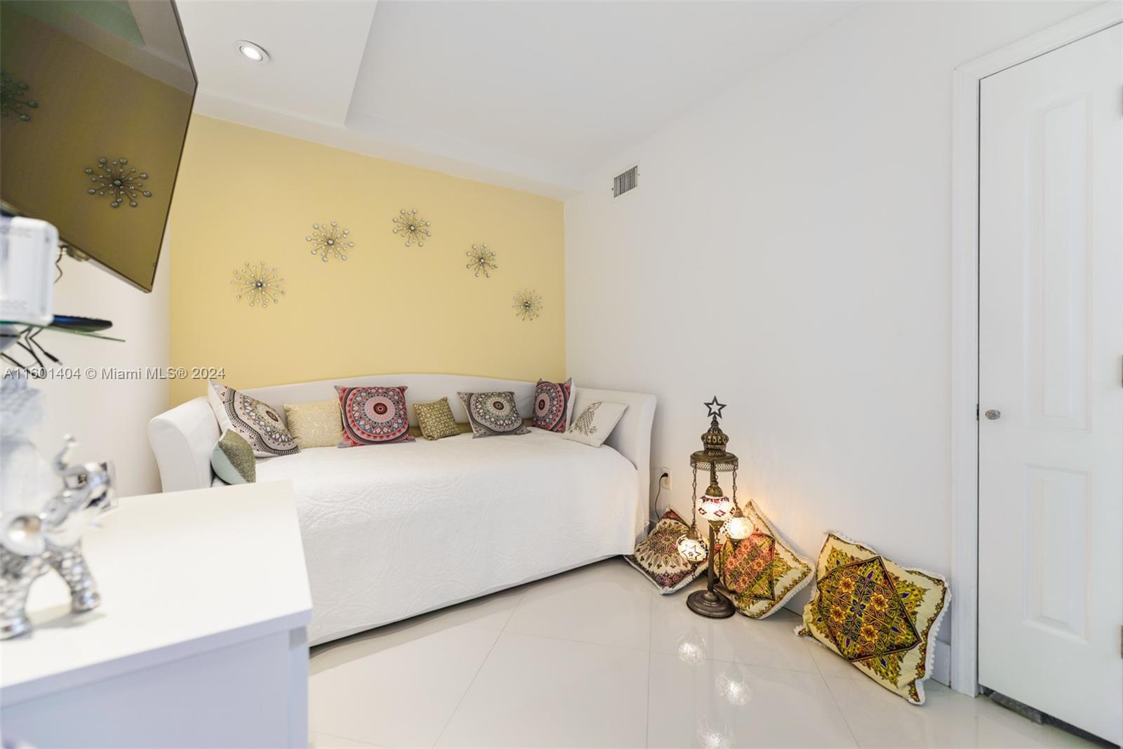 HEMISPHERES CONDO - Residential Lease