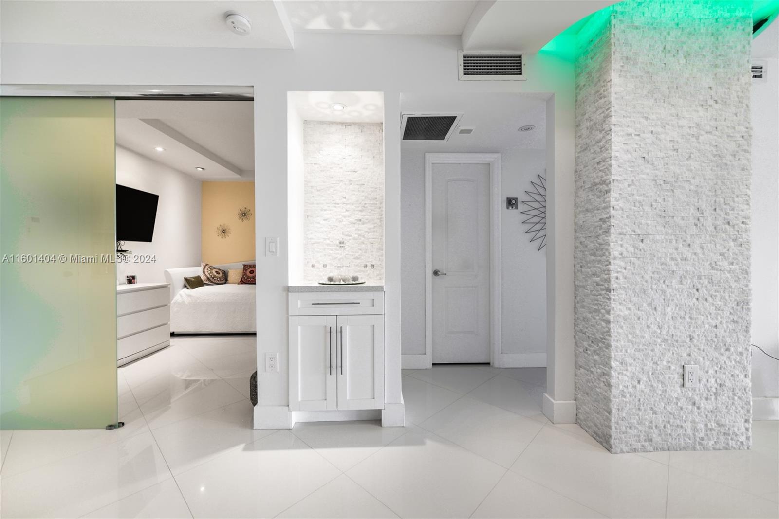 HEMISPHERES CONDO - Residential Lease