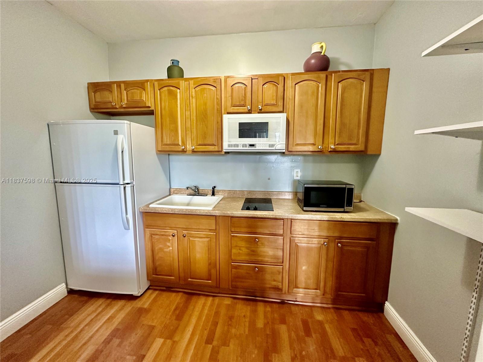 Great opportunity in Hallandale Beach! This unit can be rented daily, weekly, monthly, or yearly, and can even be added to the hotel rental program for hassle-free. It's one of the best-remodeled units in the building. As a condo hotel, it offers on-site amenities like a café and pool area. Plus, it's within minutes to shops and the beach!