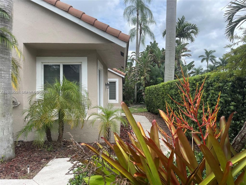 Photo of 10101 NW 5th St #10101, Plantation, FL 33324 (MLS # A11929554)