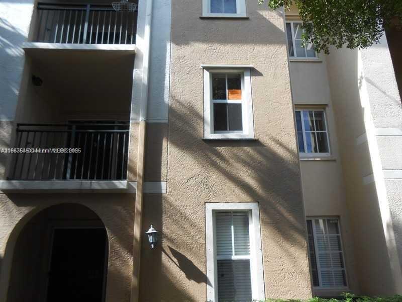 2433 Centergate Dr 204
