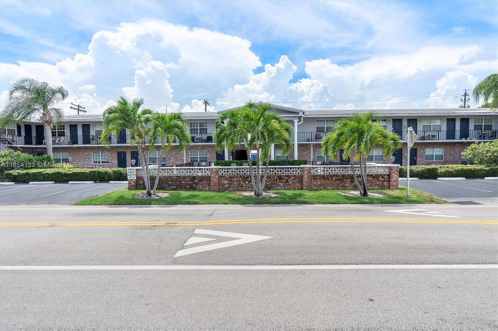 PARK RIDGE NORTH APTS CON - Residential