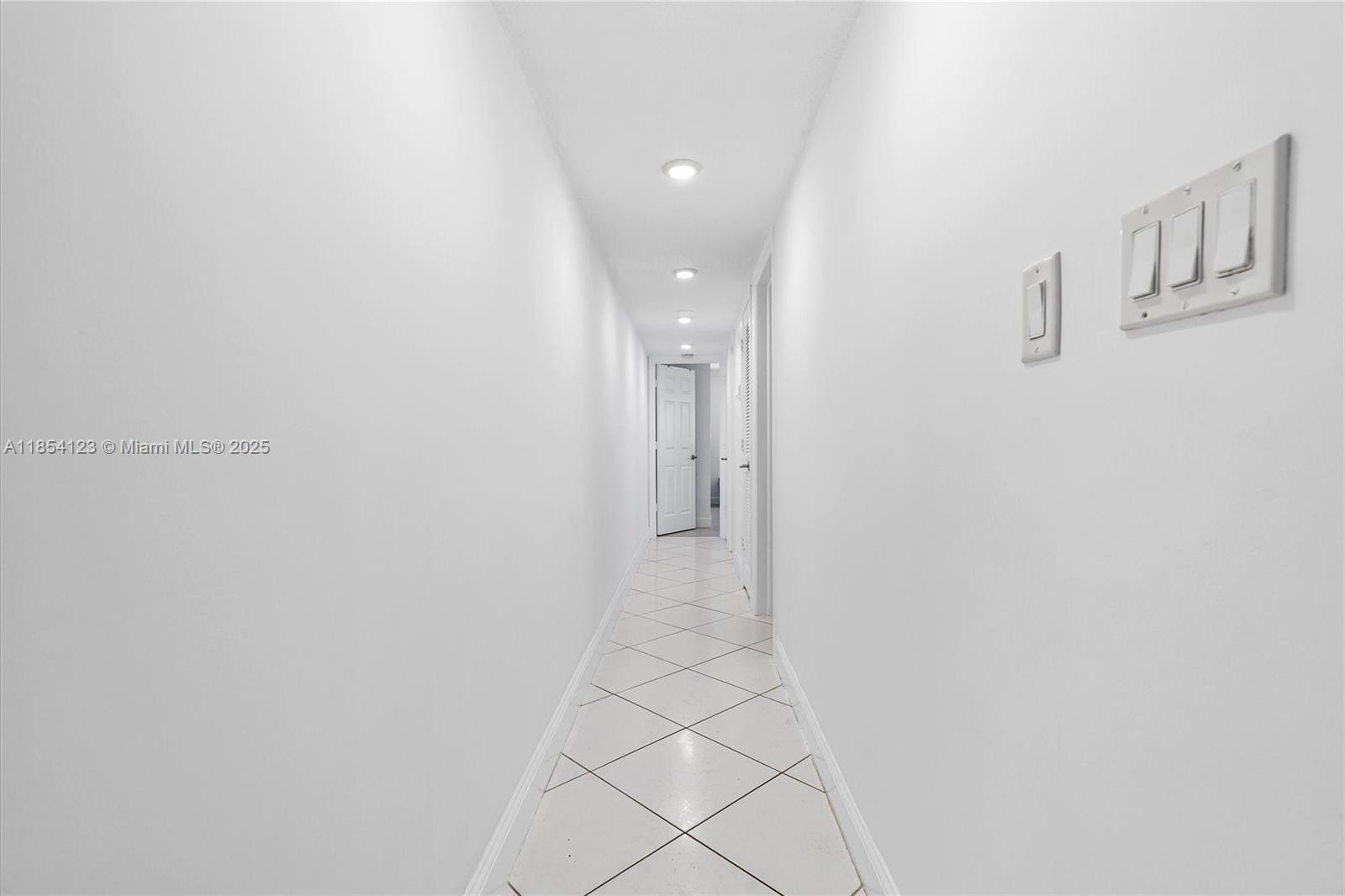 PARK RIDGE NORTH APTS CON - Residential