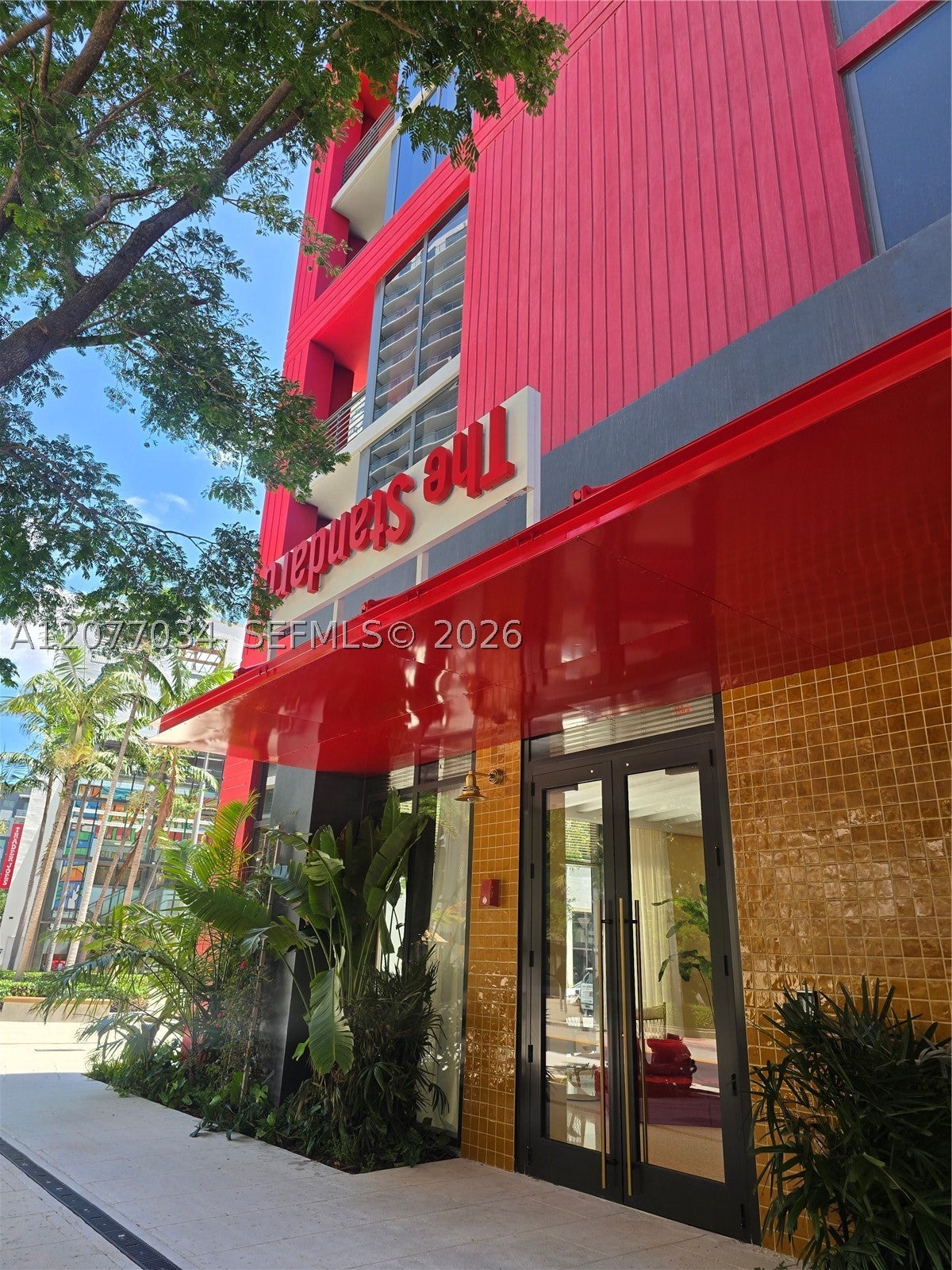 90 NE 32ND ST 305