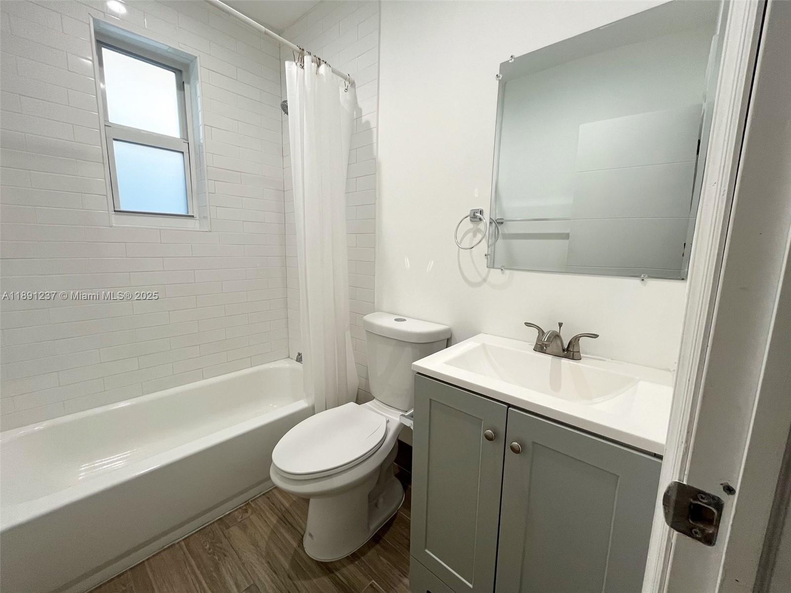 NORTH HOLLYWOOD SQUARE AM - Residential Lease