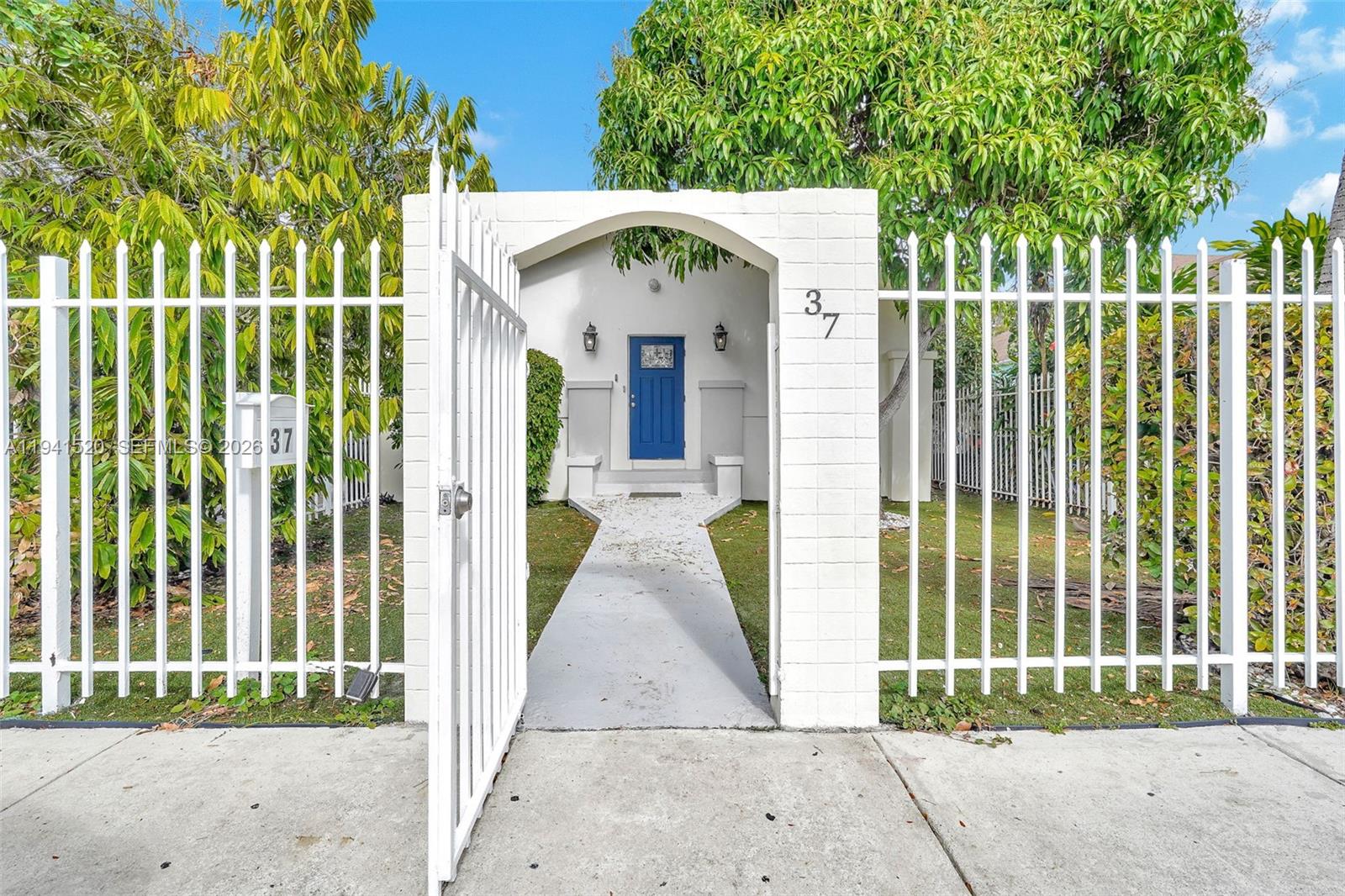 SHADOWLAWN EXTENSION SUB - Residential Lease