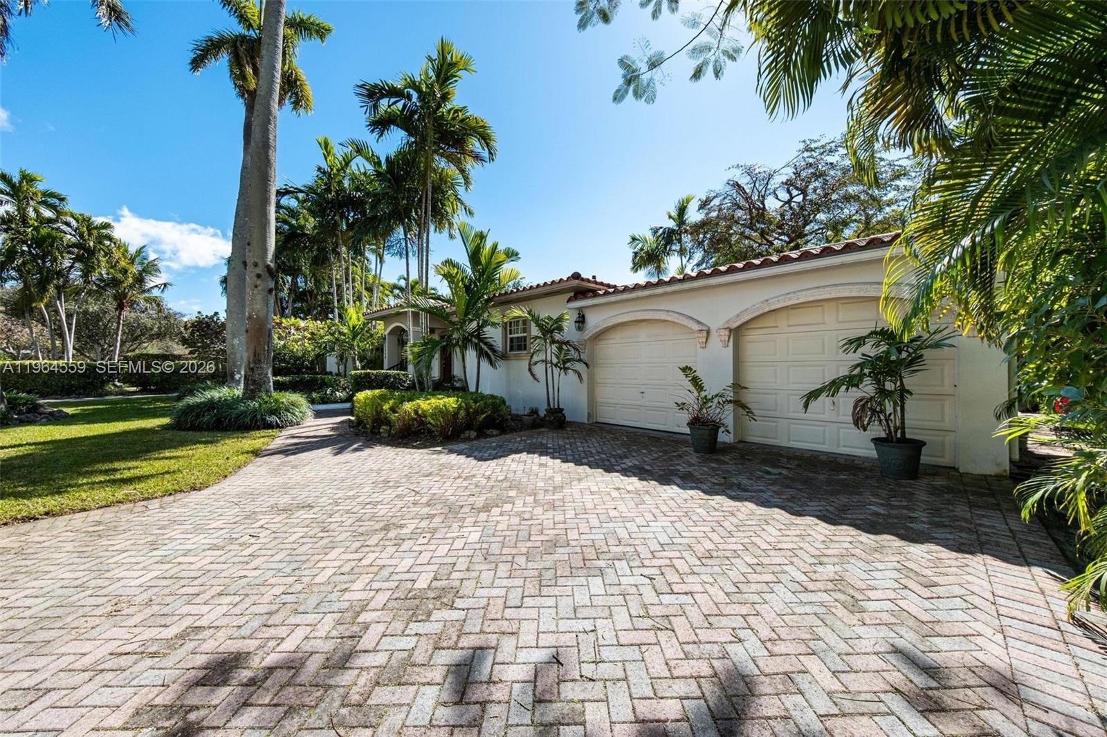 5990 SW 83rd St, South Miami, FL, 33143/$2,390,000 2 5990 SW 83rd St