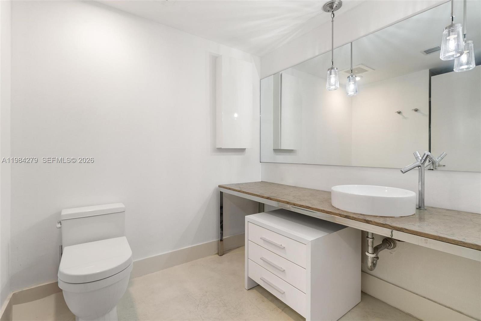 ICONBRICKELL CONDO NO 1 - Residential Lease