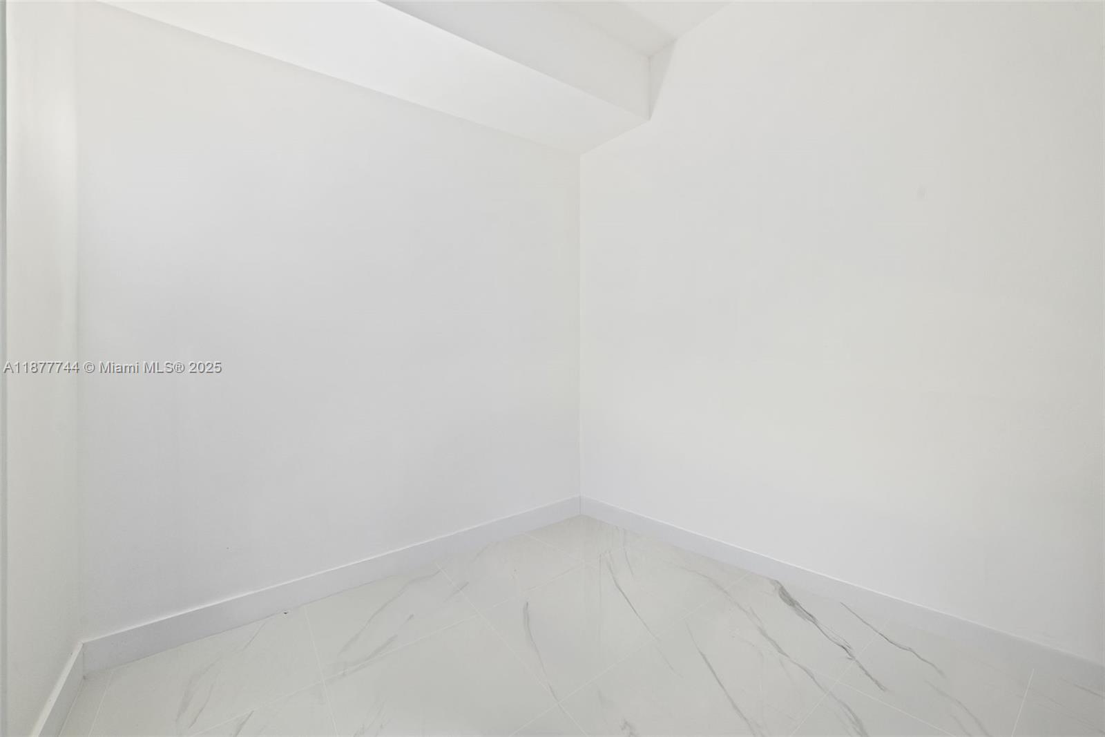 ARIA RESERVE - Residential Lease