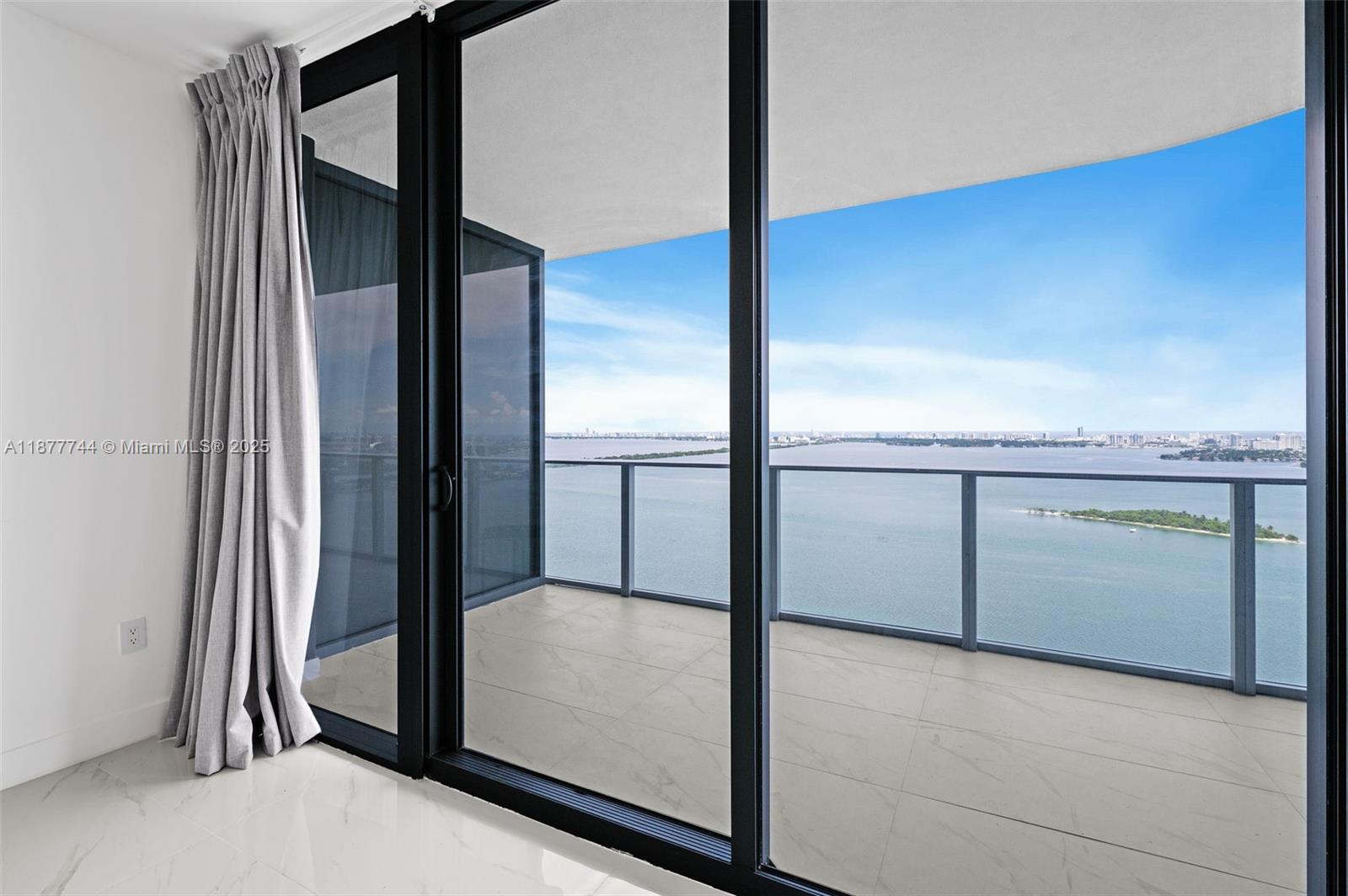 ARIA RESERVE - Residential Lease