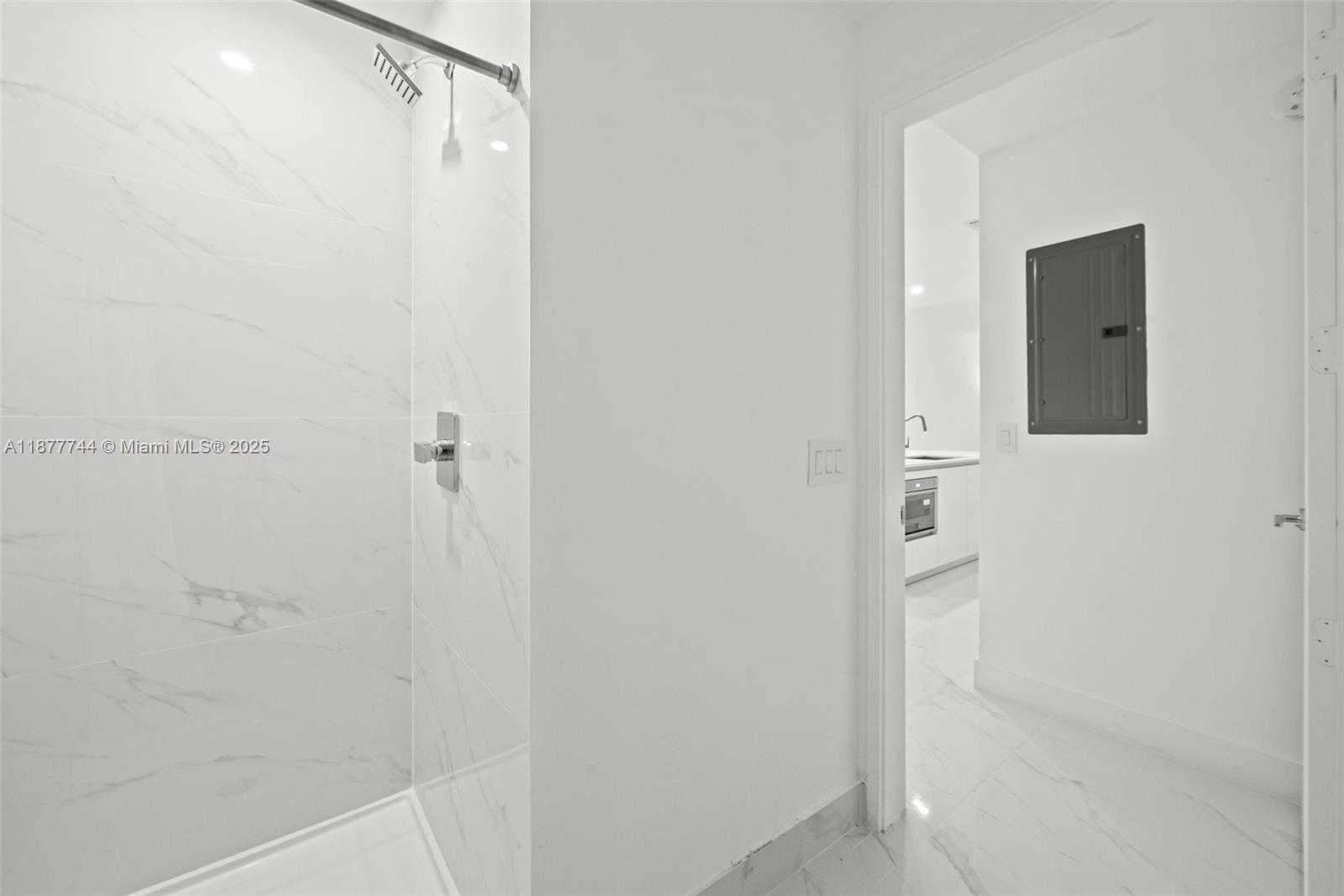 ARIA RESERVE - Residential Lease