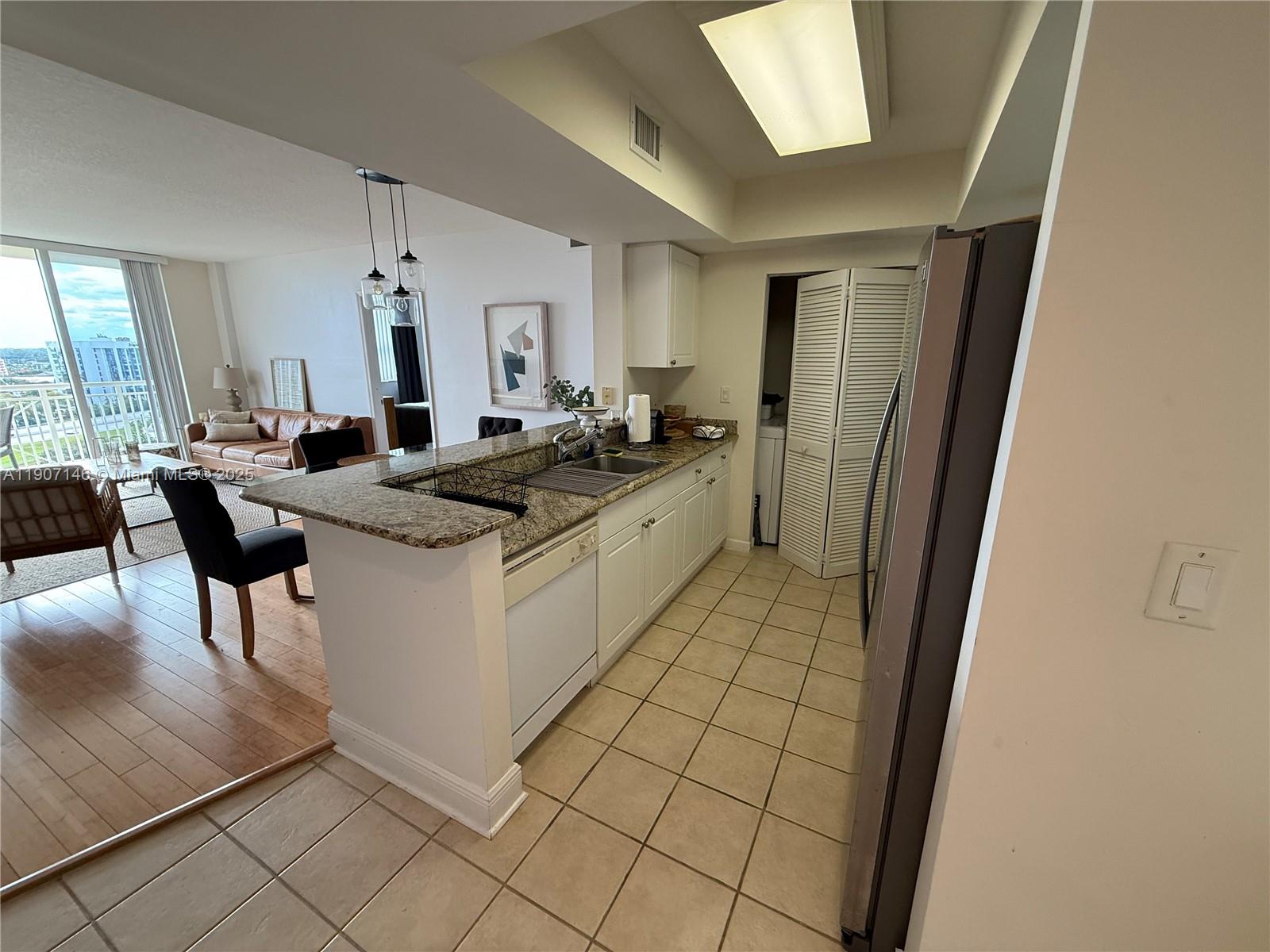 TURNBERRY ON THE GREEN CO - Residential Lease