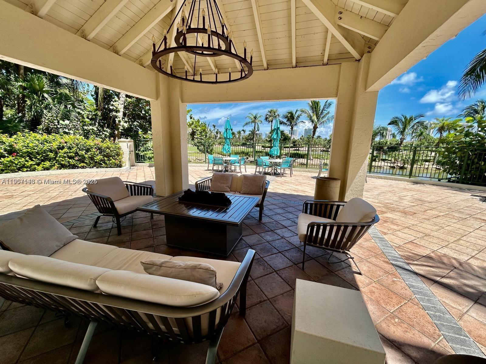 TURNBERRY ON THE GREEN CO - Residential Lease