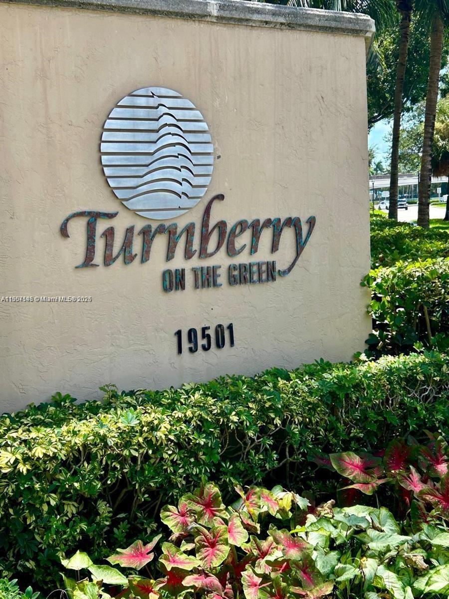 TURNBERRY ON THE GREEN CO - Residential Lease