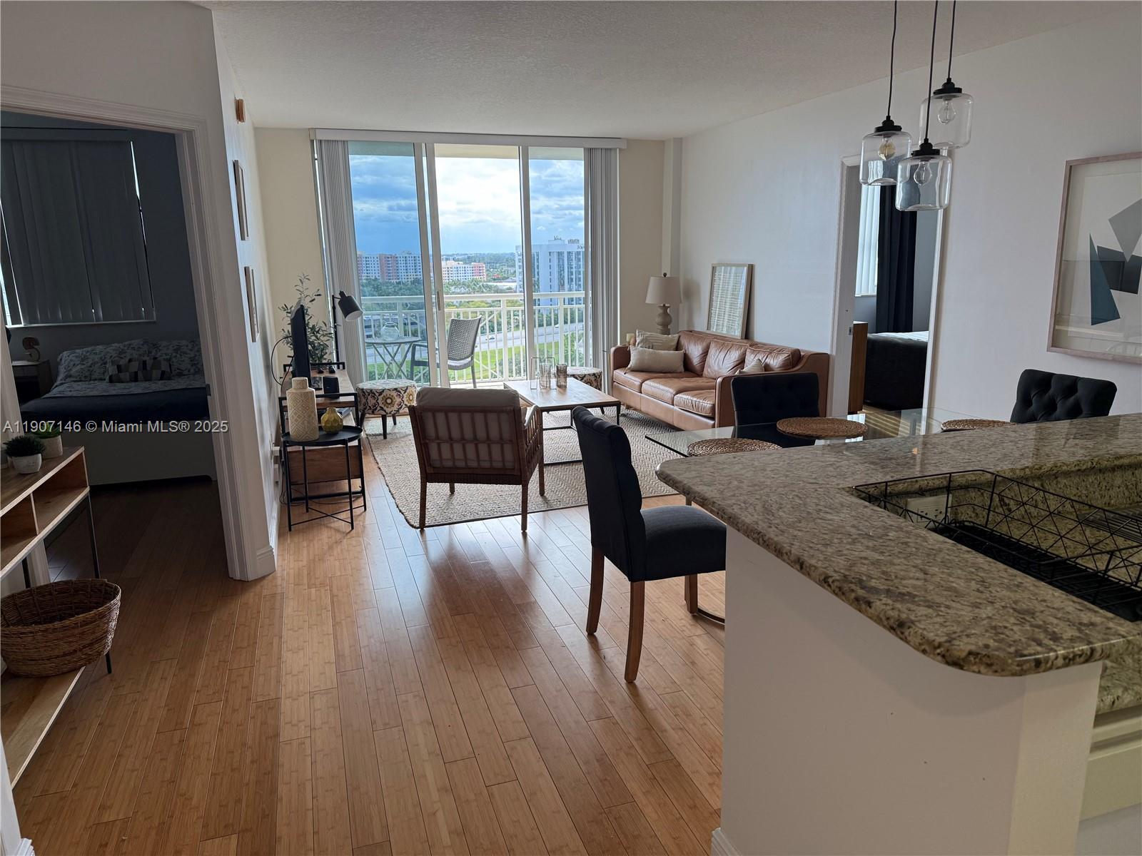 TURNBERRY ON THE GREEN CO - Residential Lease