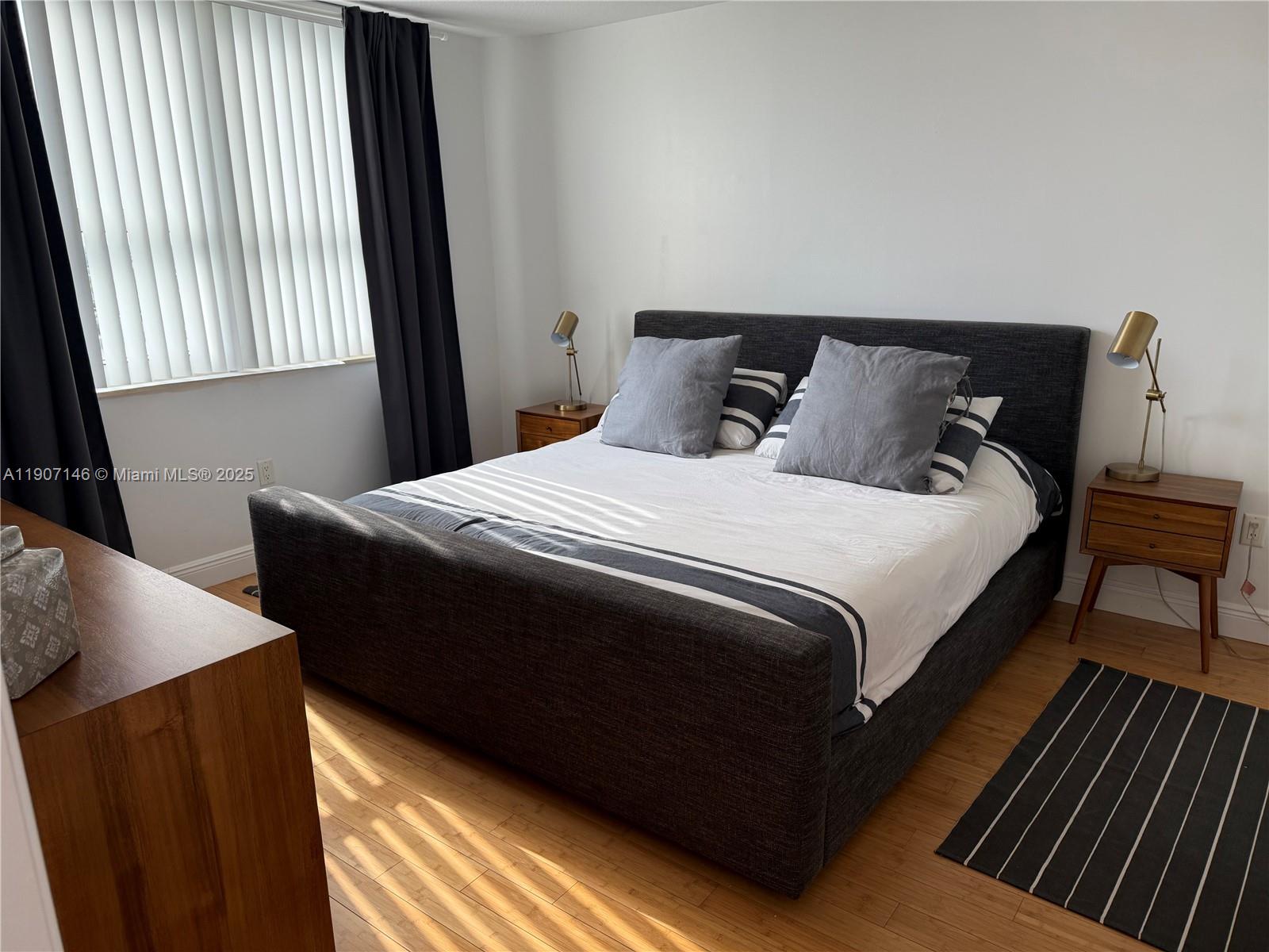 TURNBERRY ON THE GREEN CO - Residential Lease