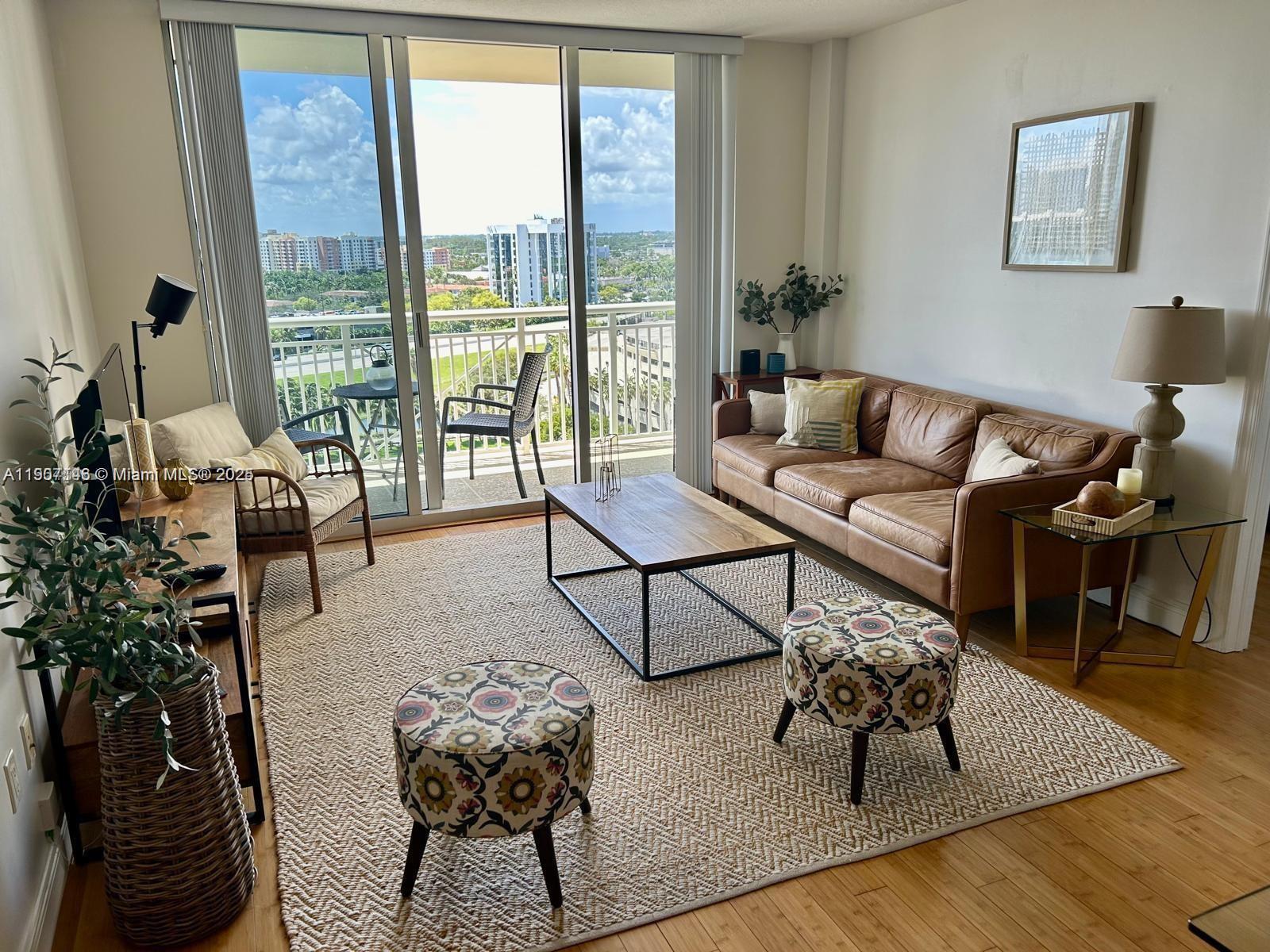 TURNBERRY ON THE GREEN CO - Residential Lease