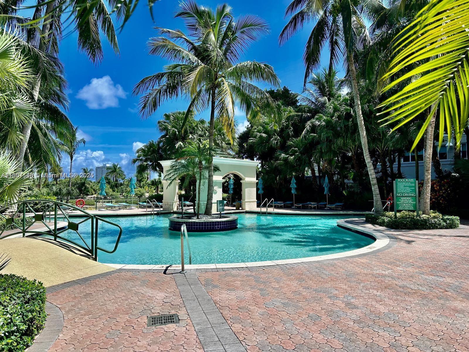 TURNBERRY ON THE GREEN CO - Residential Lease