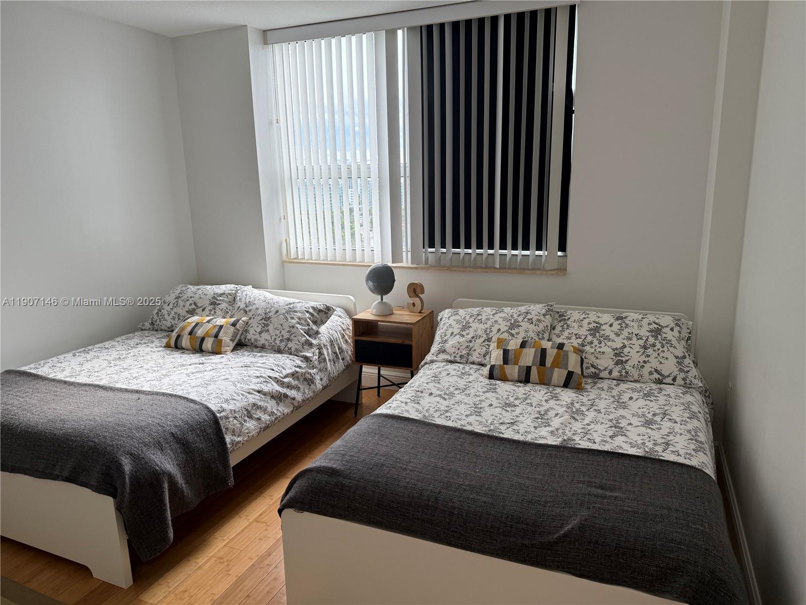 TURNBERRY ON THE GREEN CO - Residential Lease