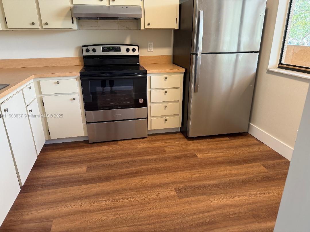 JACARANDA HEIGHTS CONDO - Residential Lease