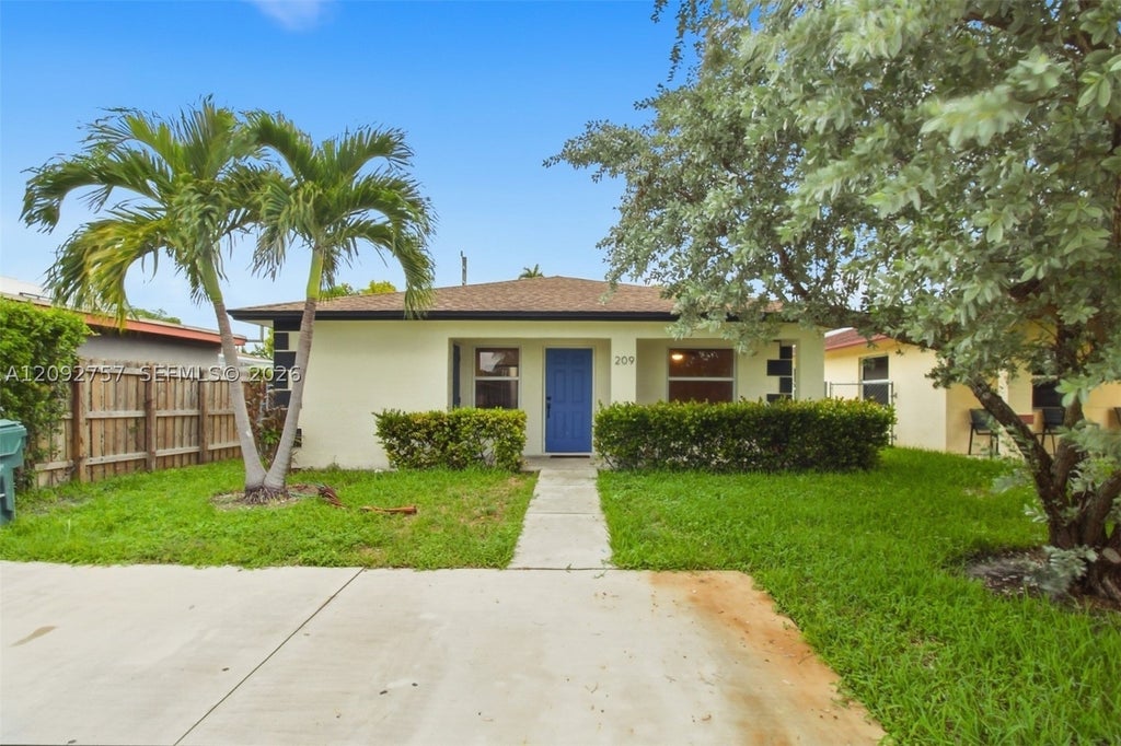 Photo of 209 NE 35th St #NA, Oakland Park, FL 33334 (MLS # A12092757)