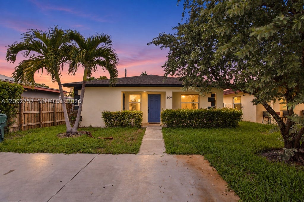 Photo of 209 NE 35th St #NA, Oakland Park, FL 33334 (MLS # A12092757)