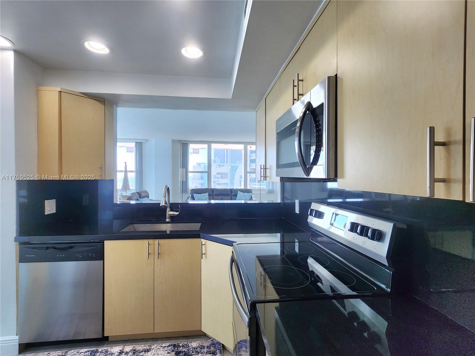 ALEXANDER TOWERS CONDO - Residential Lease