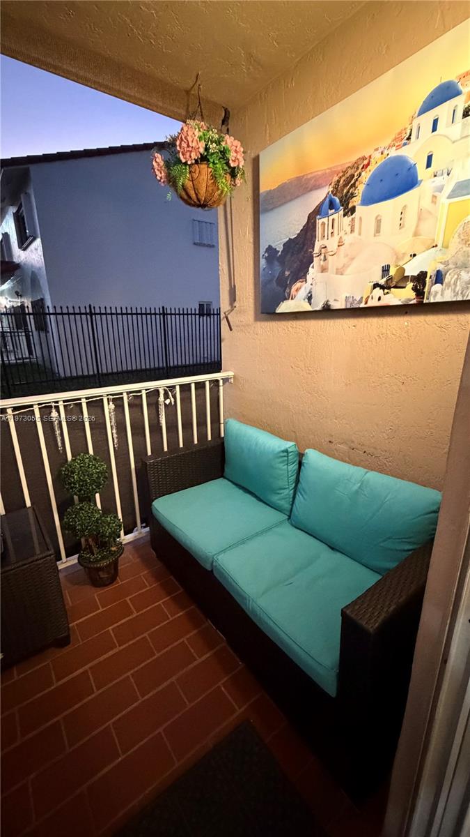 VILLA VERANDA CONDO - Residential