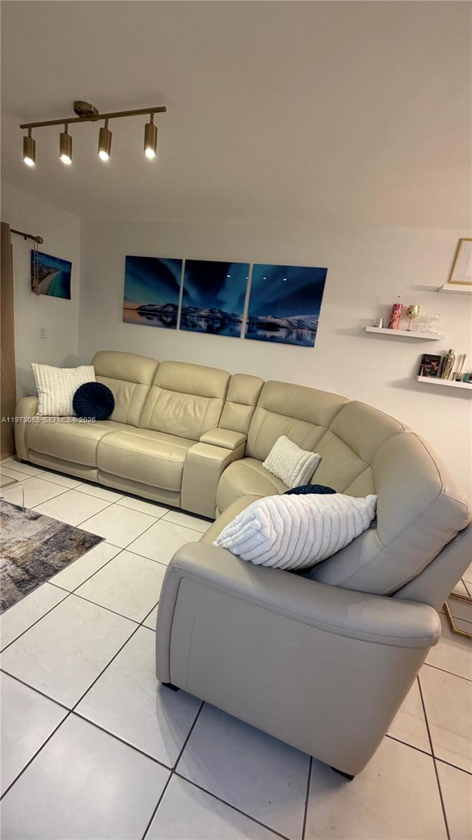 VILLA VERANDA CONDO - Residential