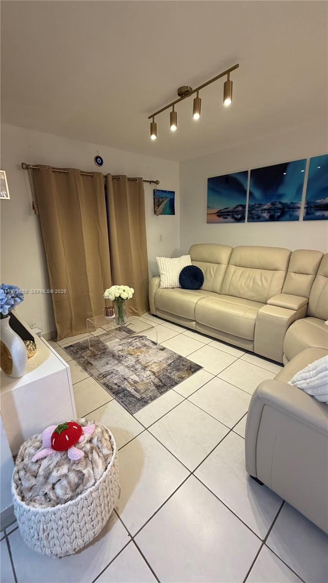 VILLA VERANDA CONDO - Residential